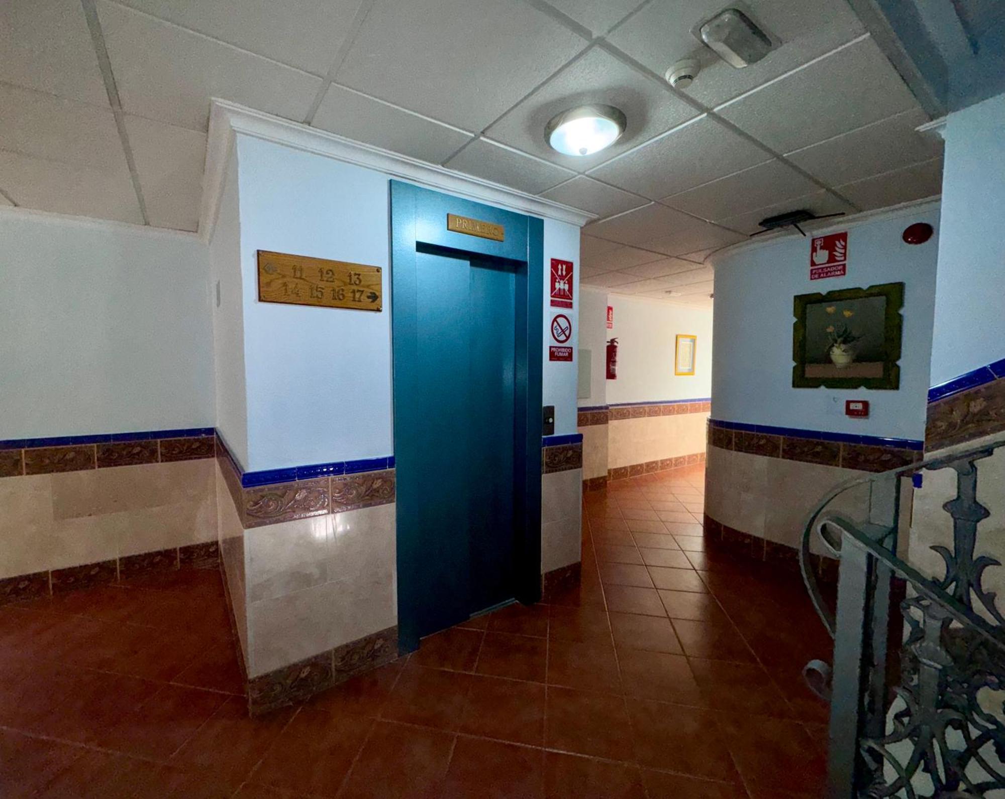 尼娜德奥罗公寓酒店 托雷莫利诺斯 外观 照片
